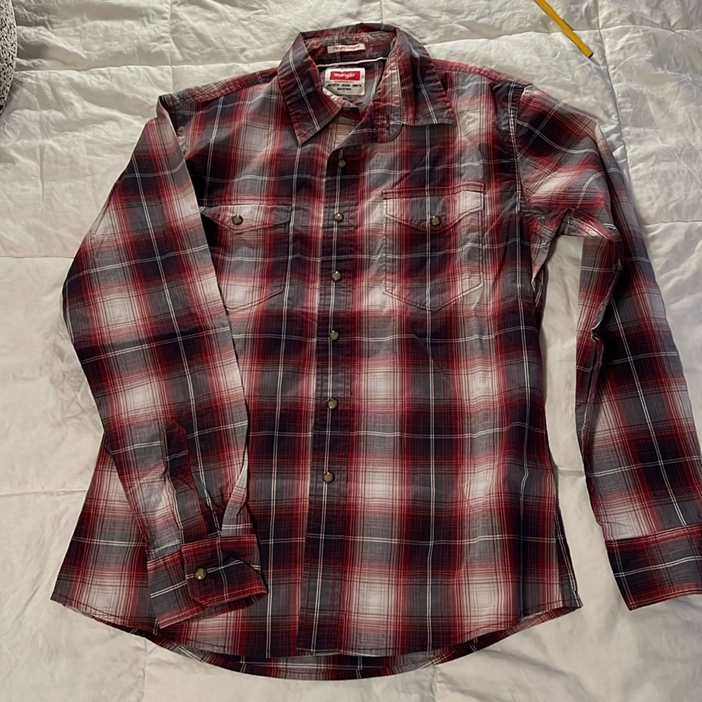 New without tags, never been worn, Wranglers men’s cowboy shirt.